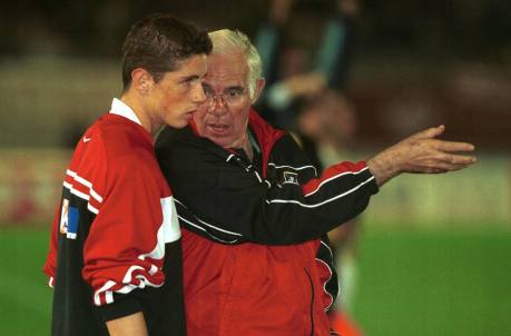 Fernando Torres con Luis Aragonés en 2001 | ABC.es
